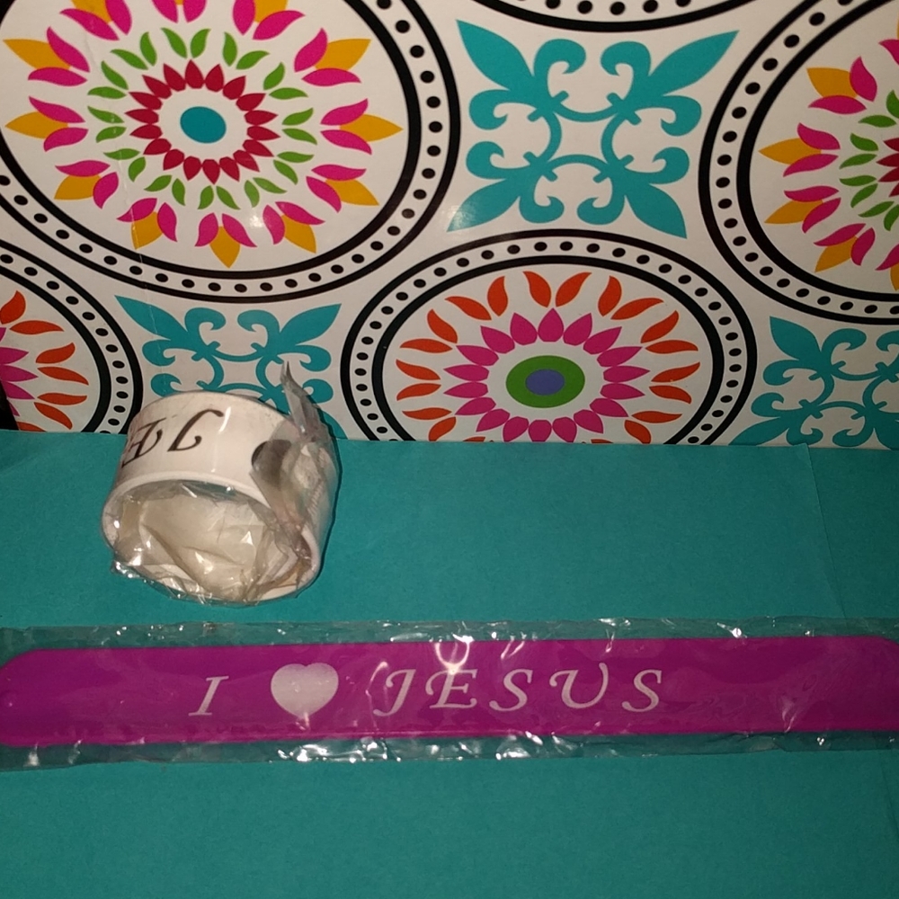 "I ♥️ JESUS" text printed- Snap-Cuff Bracelet - Picture 4 of 9